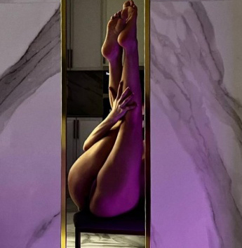 Живу в самом сердце Москвы и готова встретиться с тобой в моей уютной апартаменте или приехать к тебе в отель. У меня широкий спектр услуг, включая классический секс, оральные ласки, эротический массаж и многое другое. Мои нежные руки и опытные прикосновения разбудят твое тело и заставят тебя забыть о повседневных хлопотах. Все мои фото 100% реальные, и встреча со мной обещает быть незабываемой. Доверься мне, и я сделаю все возможное, чтобы ты остался доволен нашим приятным знакомством. ⭐️🔥✨ 10327, 31 год